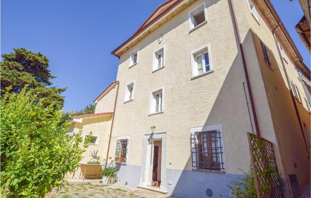 5 Bedroom Amazing Home In Fabbiano Fabbiano  エクステリア 写真